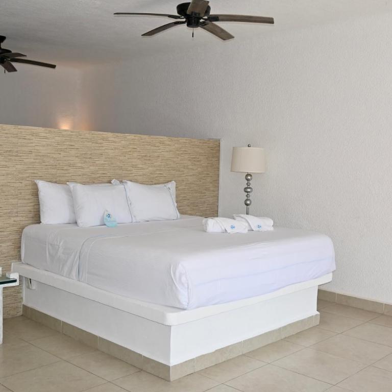 Pelicano Inn Playa del Carmen - Beachfront Hotel - Deluxe Family Suite - 2