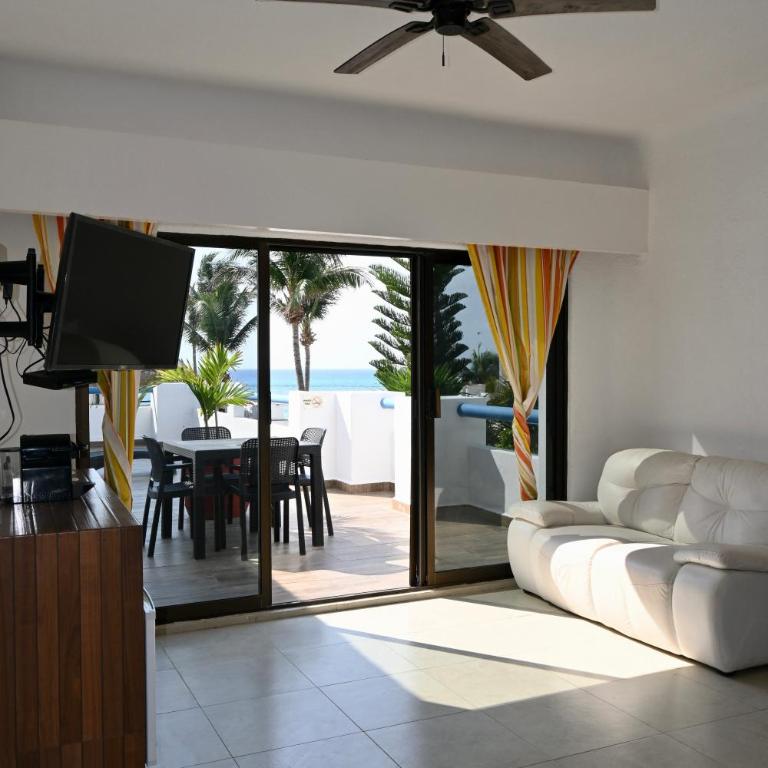 Pelicano Inn Playa del Carmen - Beachfront Hotel - Deluxe Family Suite - 10