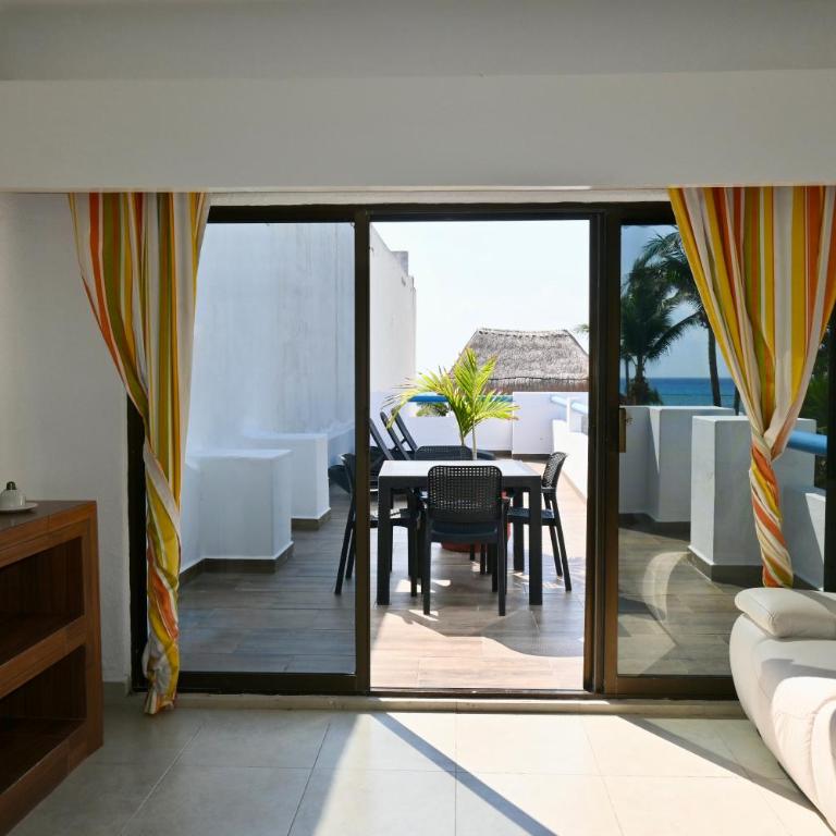 Pelicano Inn Playa del Carmen - Beachfront Hotel - Deluxe Family Suite - 15