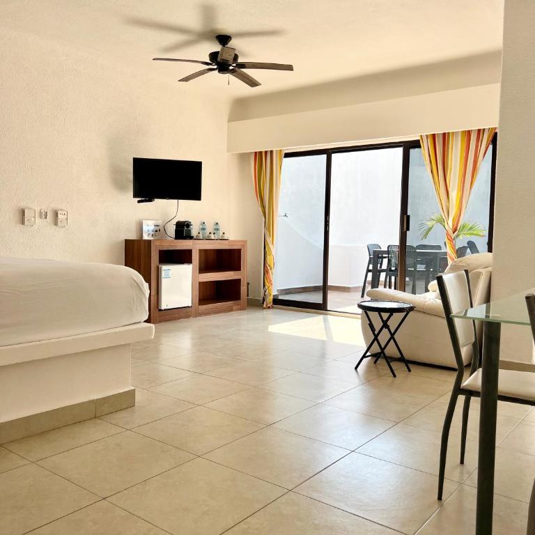 Pelicano Inn Playa del Carmen - Beachfront Hotel - Deluxe Family Suite - 20