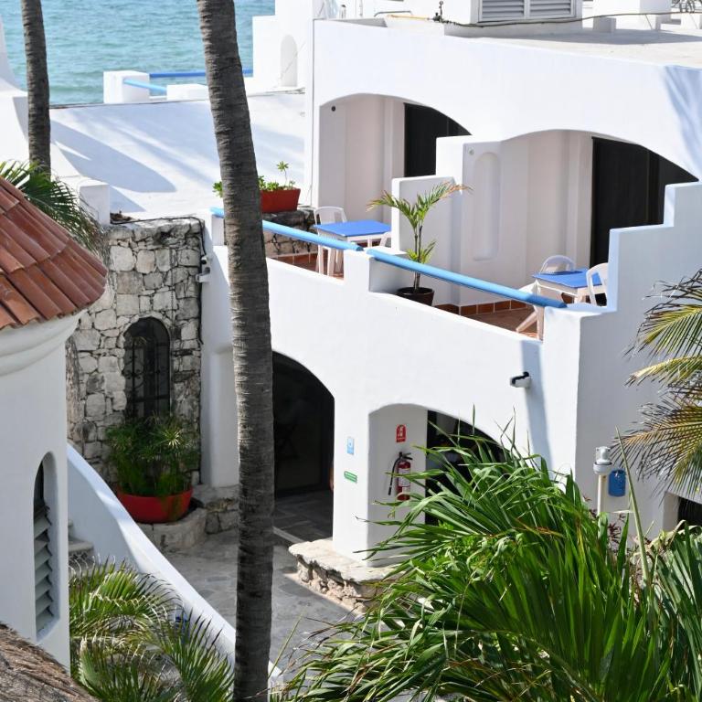 Pelicano Inn Playa del Carmen - Beachfront Hotel - Deluxe Family Suite - 21