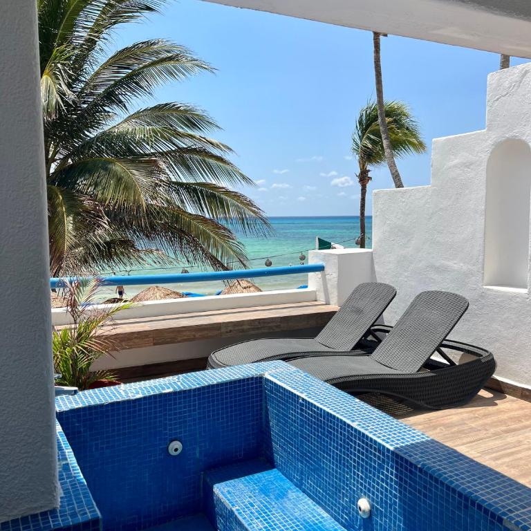 Pelicano Inn Playa del Carmen - Beachfront Hotel - Suite with Sea View - 1