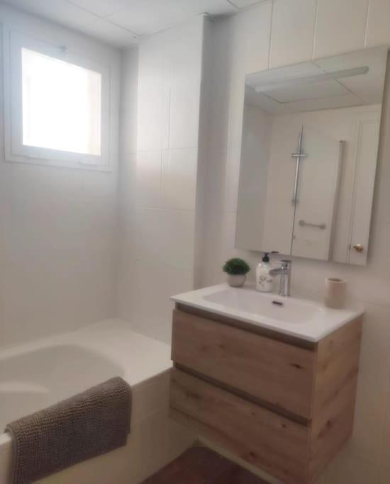 Casa Maitea, Playa Levante primera línea de mar, Parking - One-Bedroom Apartment with Sea View and Terrace - 10