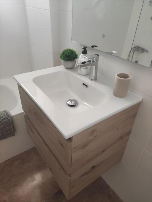 Casa Maitea, Playa Levante primera línea de mar, Parking - One-Bedroom Apartment with Sea View and Terrace - 12