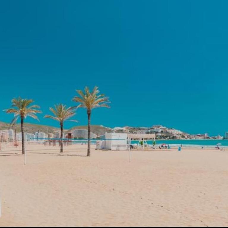 Piso a 3 minutos de la playa!! 6 personas - Three-Bedroom Apartment - 6