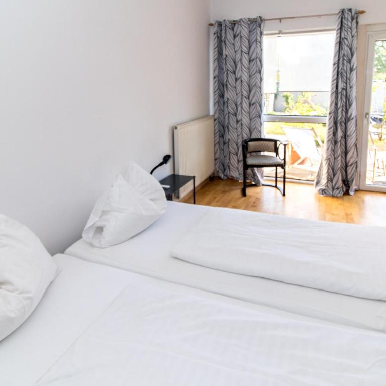 Hotel Wirtshaus Römerhof - Apartment mit Poolblick - 1