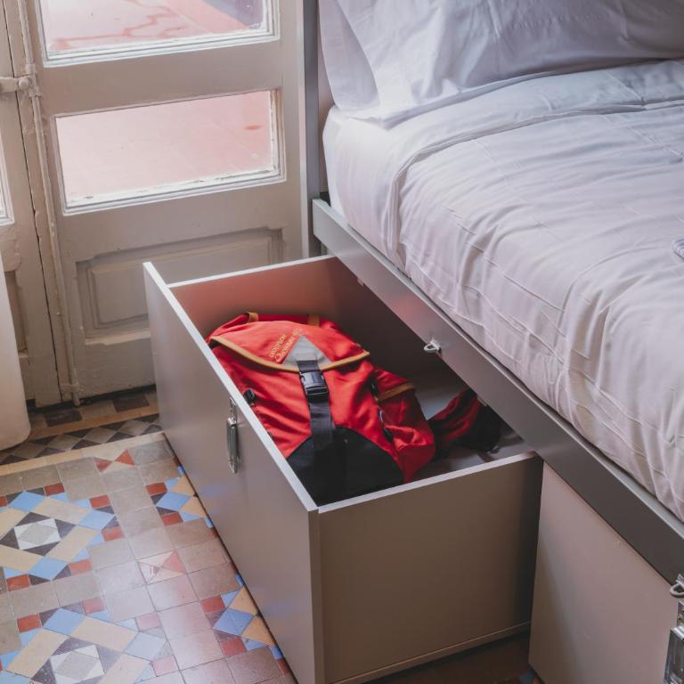 Piulet Hostel - Bed in 8-Bed Mixed Dormitory Room - 2