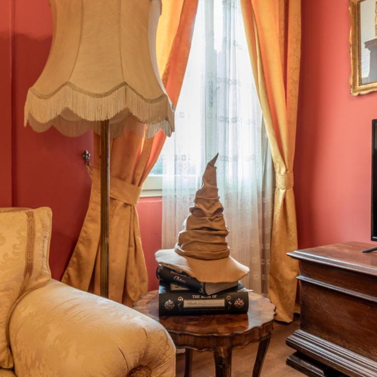 GuestHost - The House of Harry Potter and a Love Story - Three-Bedroom Apartment - 1