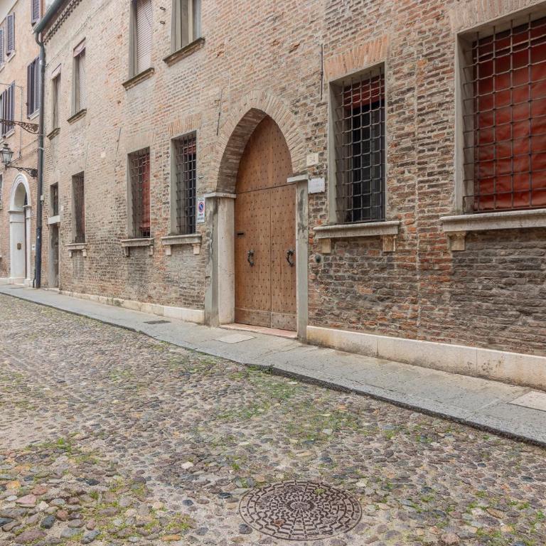 GuestHost - The House of Harry Potter and a Love Story - Three-Bedroom Apartment - 97