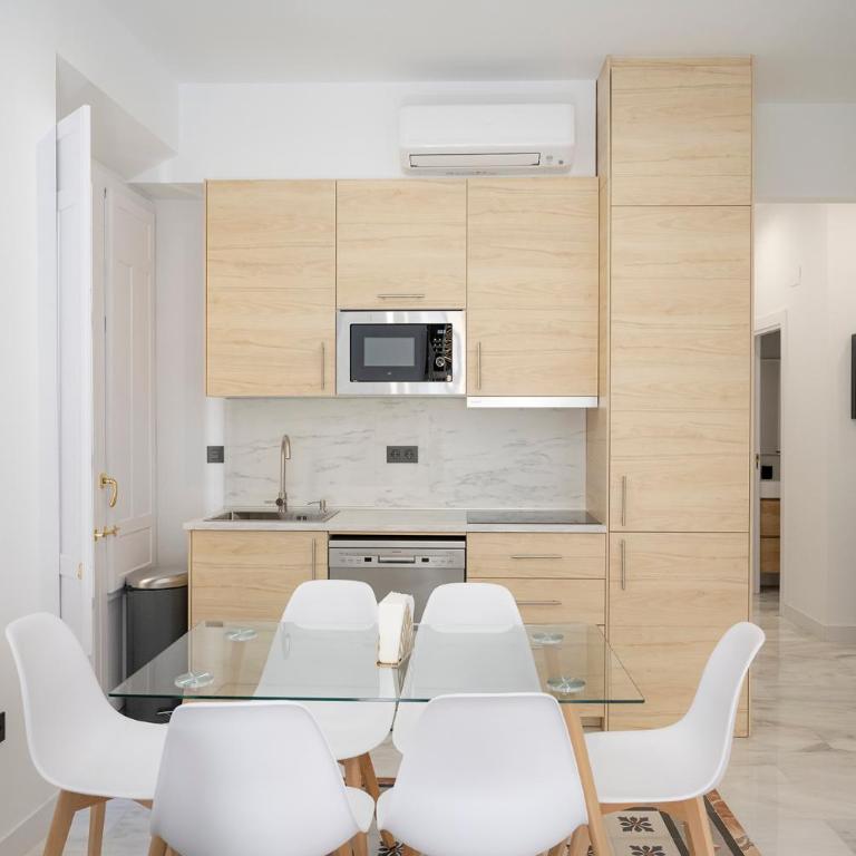 Granadi Apartamentos - Three-Bedroom Standard Apartment - 2