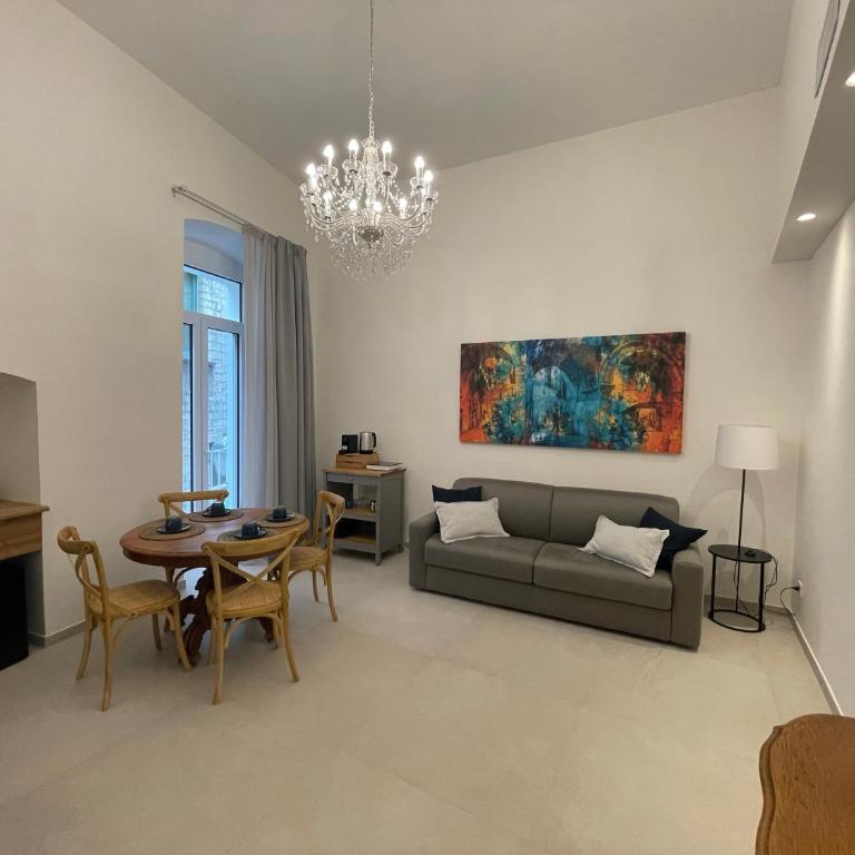 Palazzo Boccapianola - Apartment with Balcony - 7