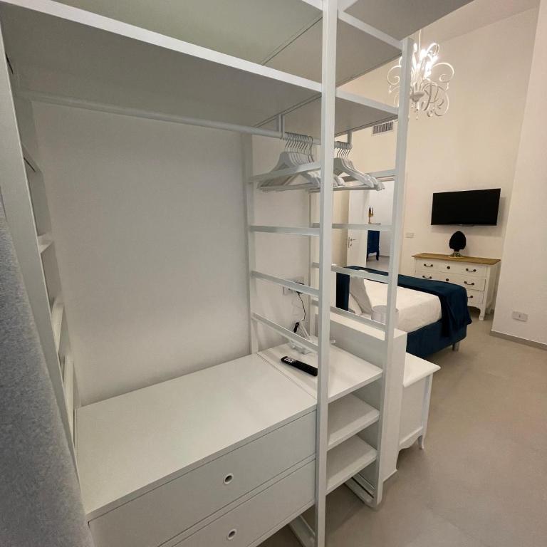 Palazzo Boccapianola - Apartment with Balcony - 16