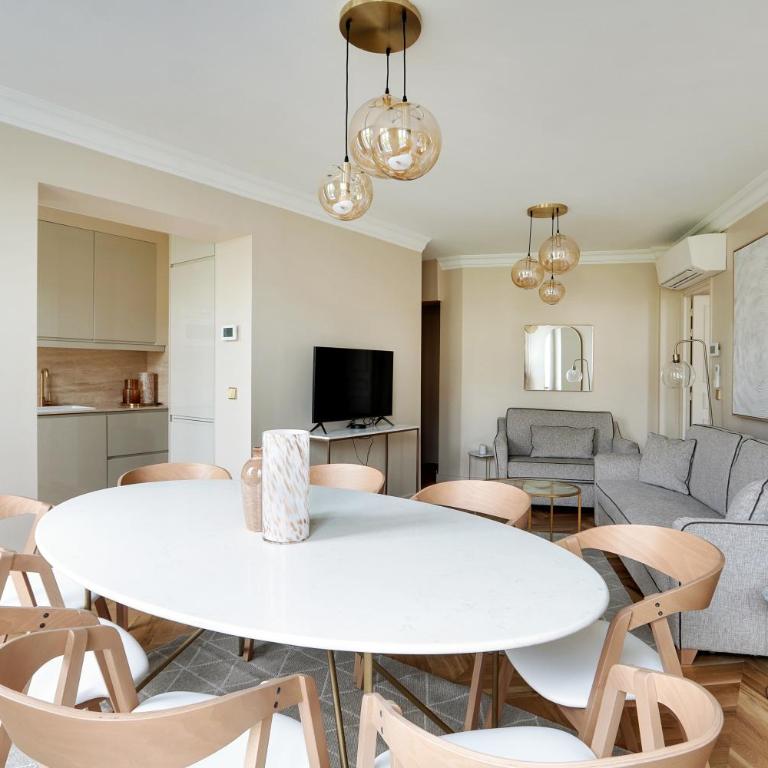 Pick A Flat's Apartment in Invalides - Avenue de Breteuil - Appartement 3 Chambres - 4