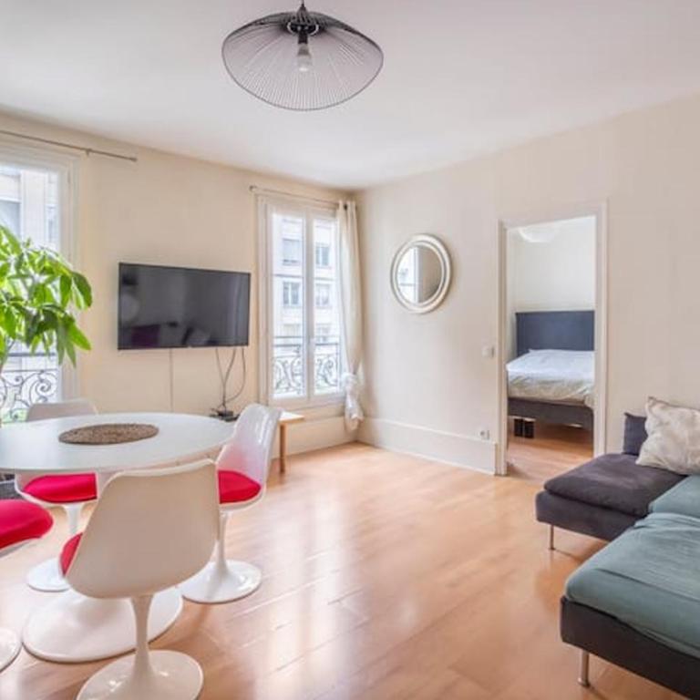 Amazing 1 bedroom, 30sec from Arc de Triomphe - One-Bedroom Apartment - 1