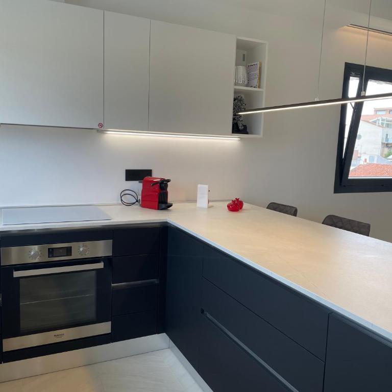 De Filippi Penthouse - 2BR Sea View, Terrace & Parking, Old Town Olbia - Two-Bedroom Apartment with Terrace and Sea View - 48