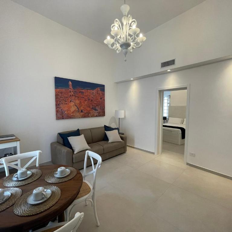Palazzo Boccapianola - Apartment with Balcony - 10