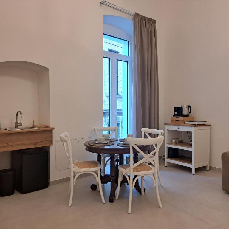 Palazzo Boccapianola - Apartment with Balcony - 8