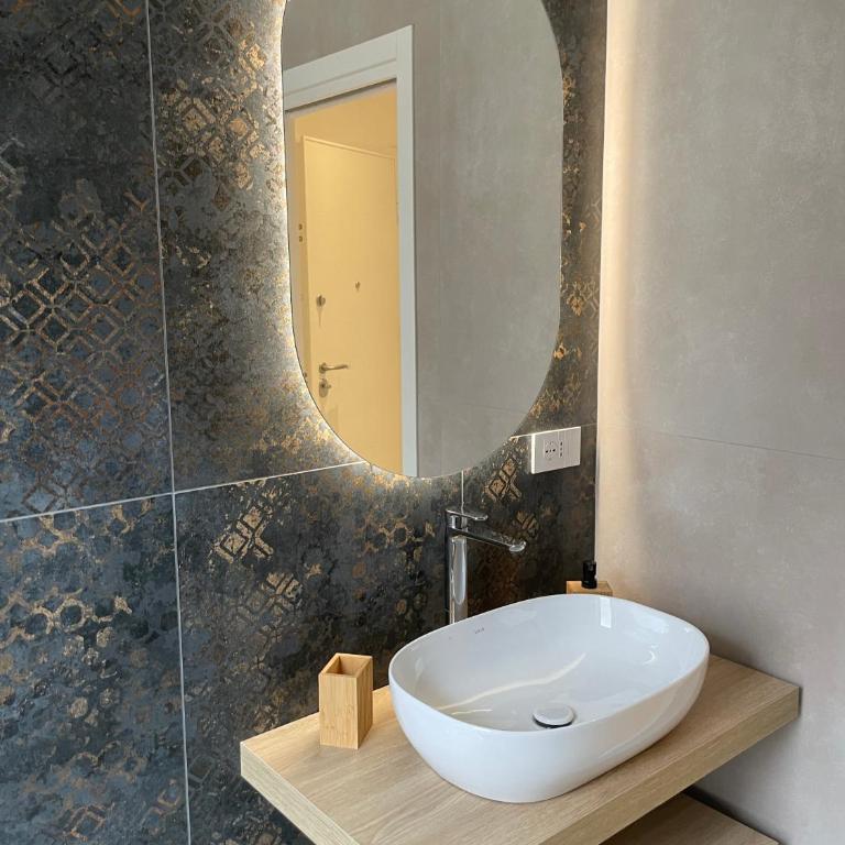 Palazzo Boccapianola - Apartment with Balcony - 28