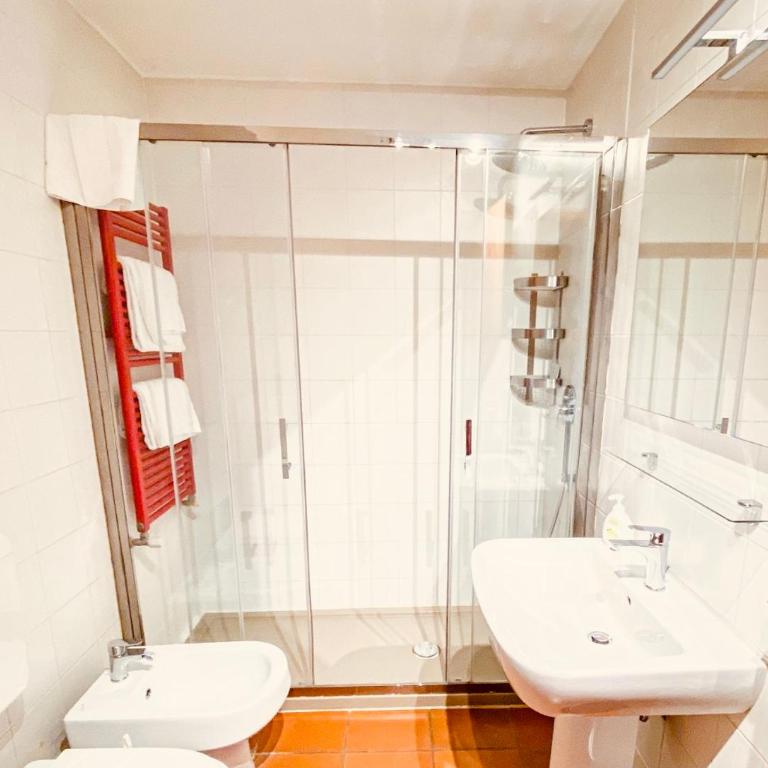 Le Residenze dei Serravallo - Appartamento con 2 Camere da Letto, Terrazza e Vista Giardino - 10