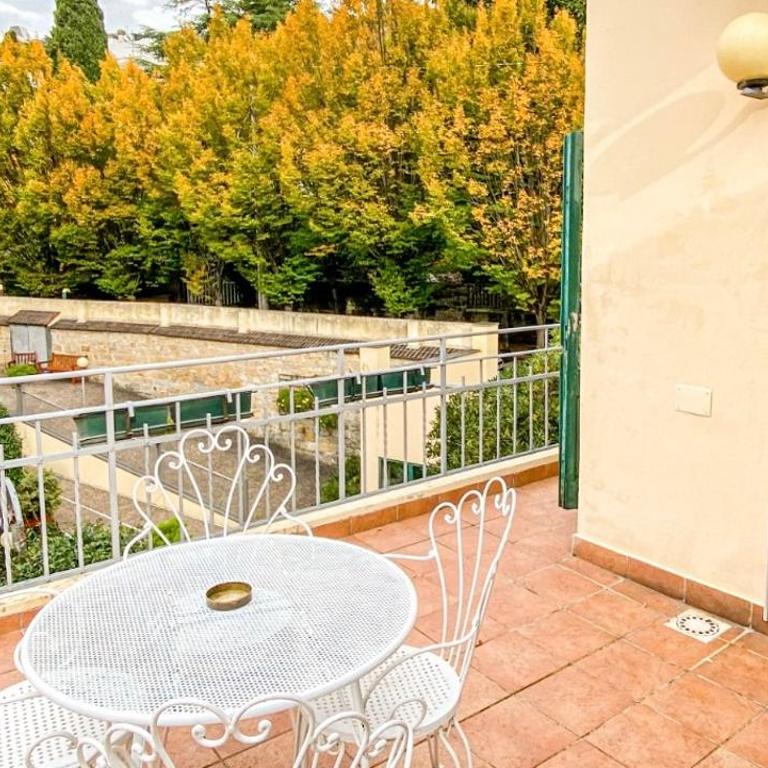 Le Residenze dei Serravallo - Appartamento con 2 Camere da Letto, Terrazza e Vista Giardino - 4