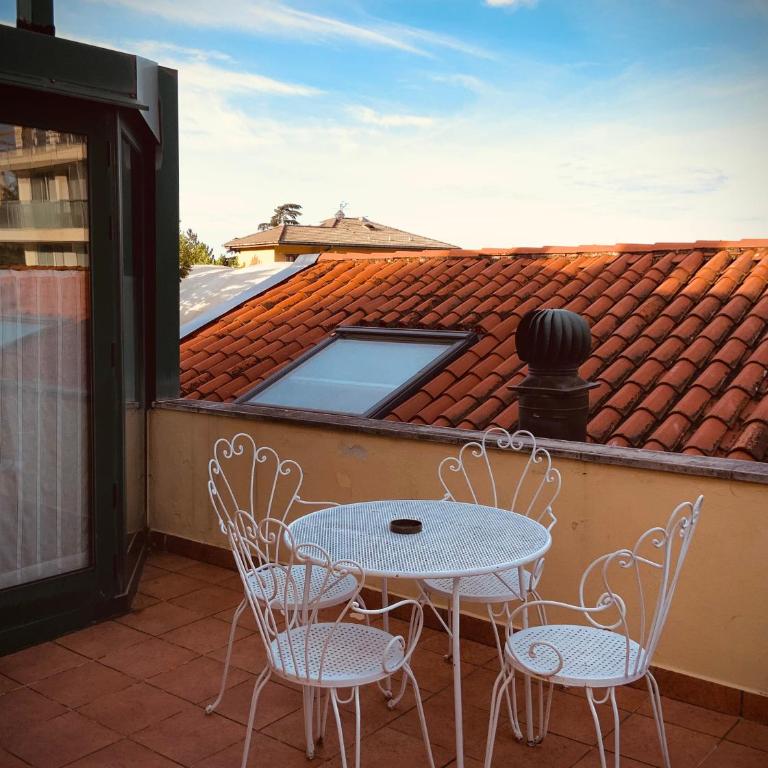 Le Residenze dei Serravallo - Appartamento con 2 Camere da Letto, Terrazza e Vista Giardino - 14