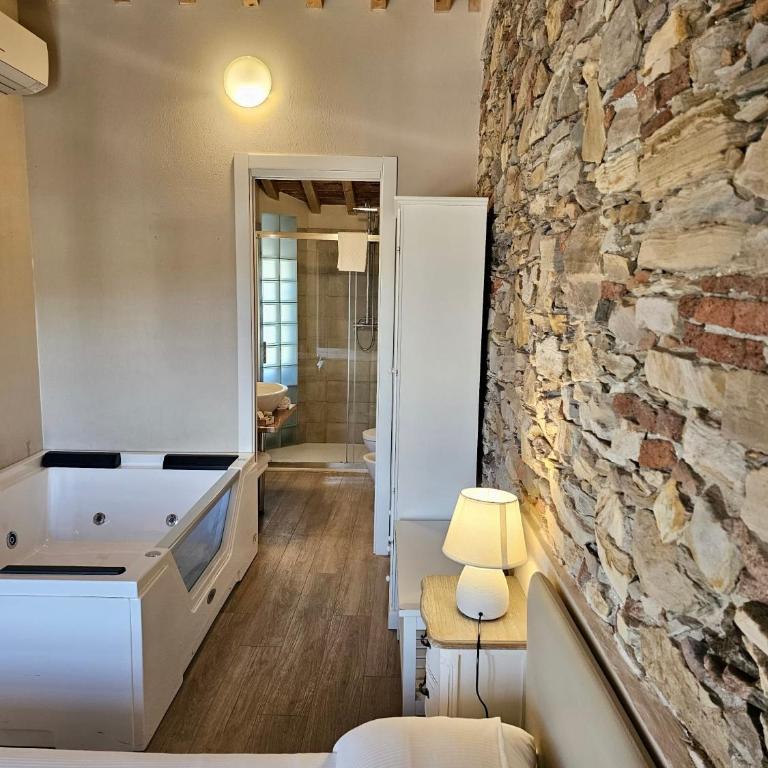 Il Tiglio Jacuzzi&Sauna - Camera Matrimoniale Deluxe con Vasca - 10
