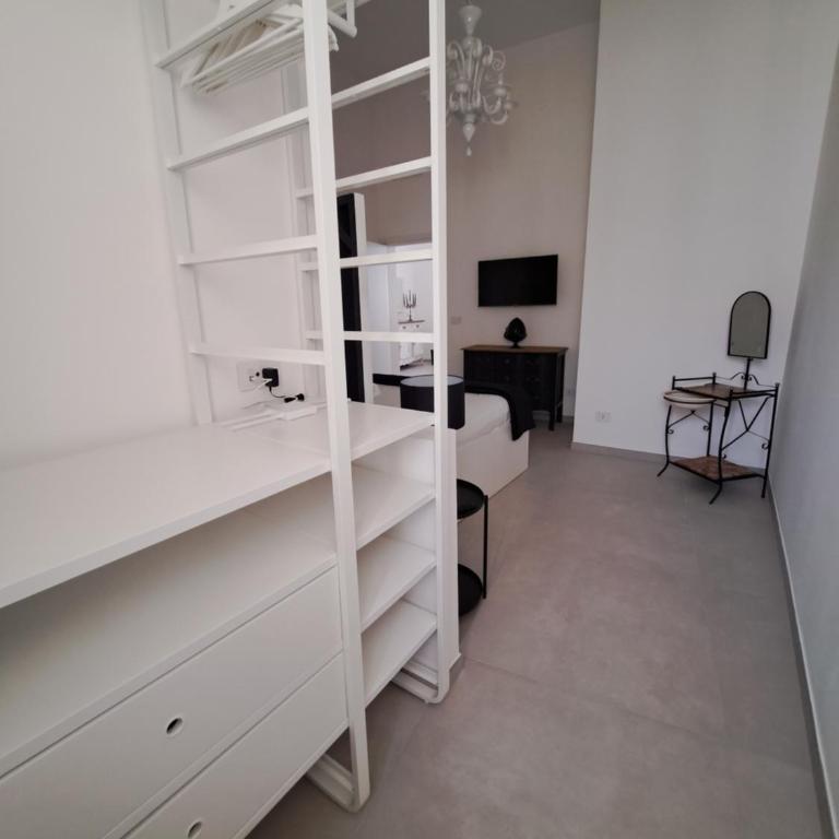 Palazzo Boccapianola - Apartment with Balcony - 23