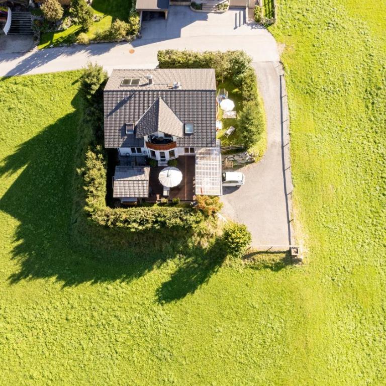 ARLALPIN - Apartment mit 1 Schlafzimmer, Balkon und Bergblick - 1