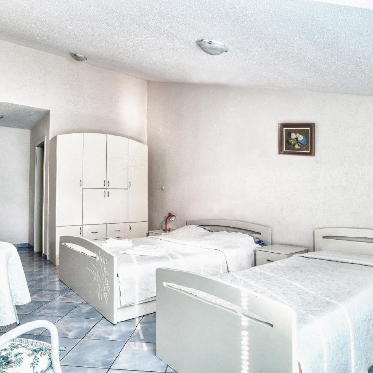 Sun Guest House - Standardna Trokrevetna Soba s Balkonom - 15