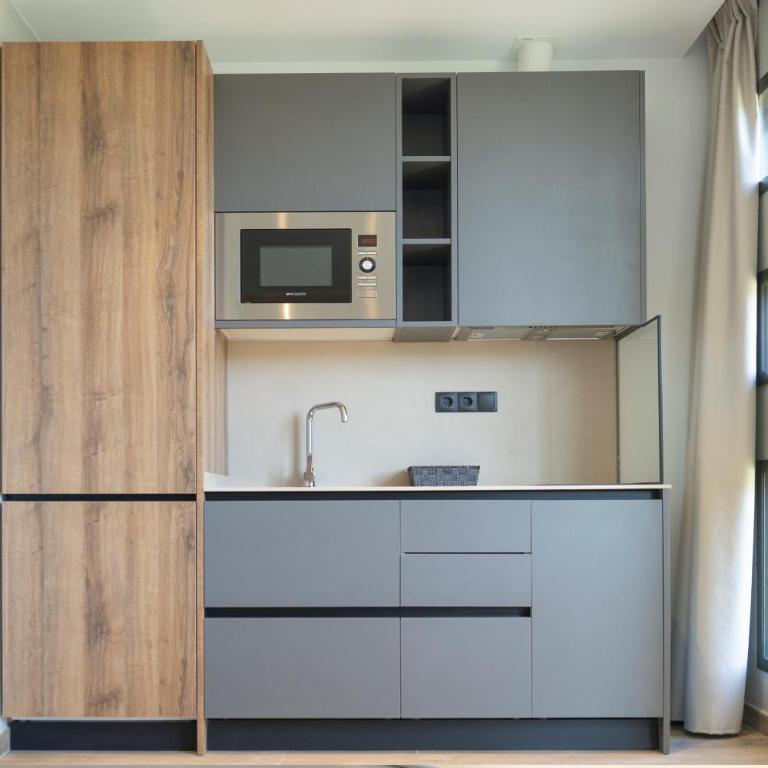 Monturiol Apartaments - One-Bedroom Apartment - 6
