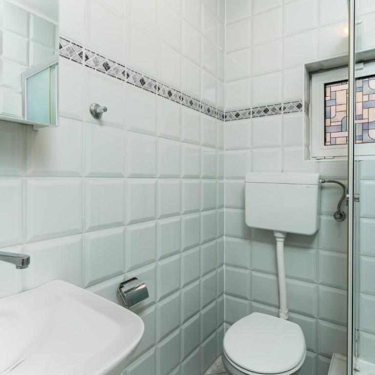 Sun Guest House - Standardna Dvokrevetna Soba sa Bračnim Krevetom i Balkonom - 10