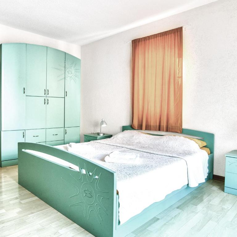 Sun Guest House - Standardna Dvokrevetna Soba sa Bračnim Krevetom i Balkonom - 11
