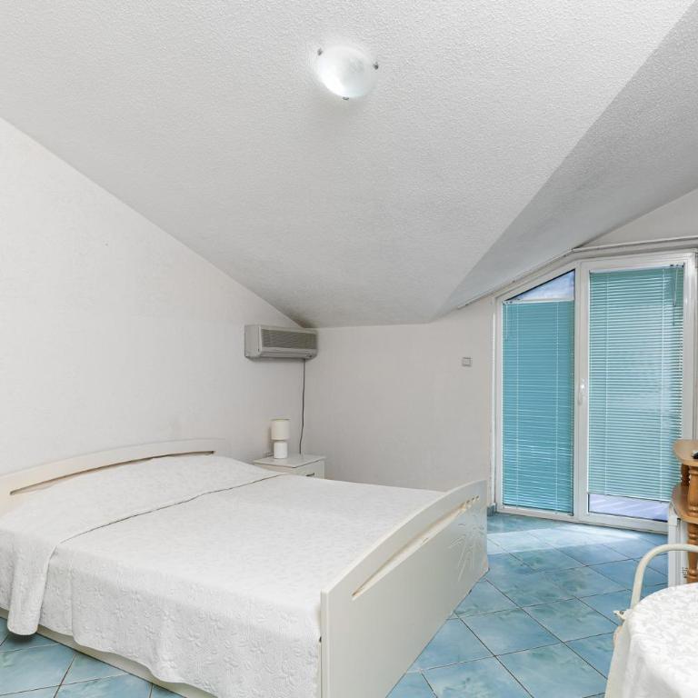 Sun Guest House - Standardna Dvokrevetna Soba sa Bračnim Krevetom i Balkonom - 12