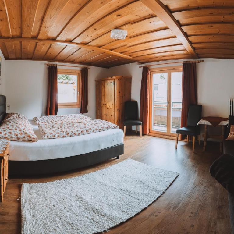 Berghotel Breitmoos - Dreibettzimmer mit eigenem Bad - 1