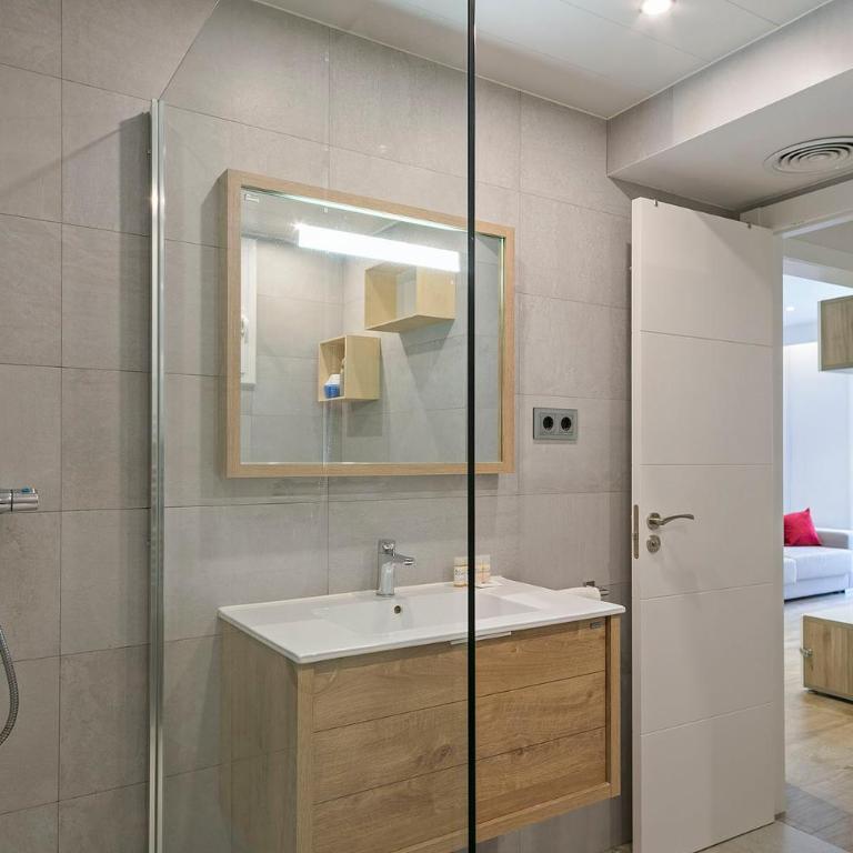 Habitat Apartments Pau - Apartment with Balcony - 17