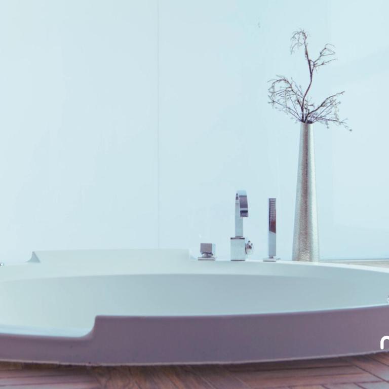 Num Hotel - King Suite with Spa Bath - 3
