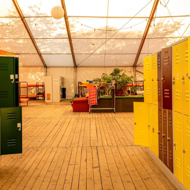 THE TENT - Youth Only - Buchung leider nur bis 30 Jahre möglich! - Litera en la tienda compartida mixta - 11
