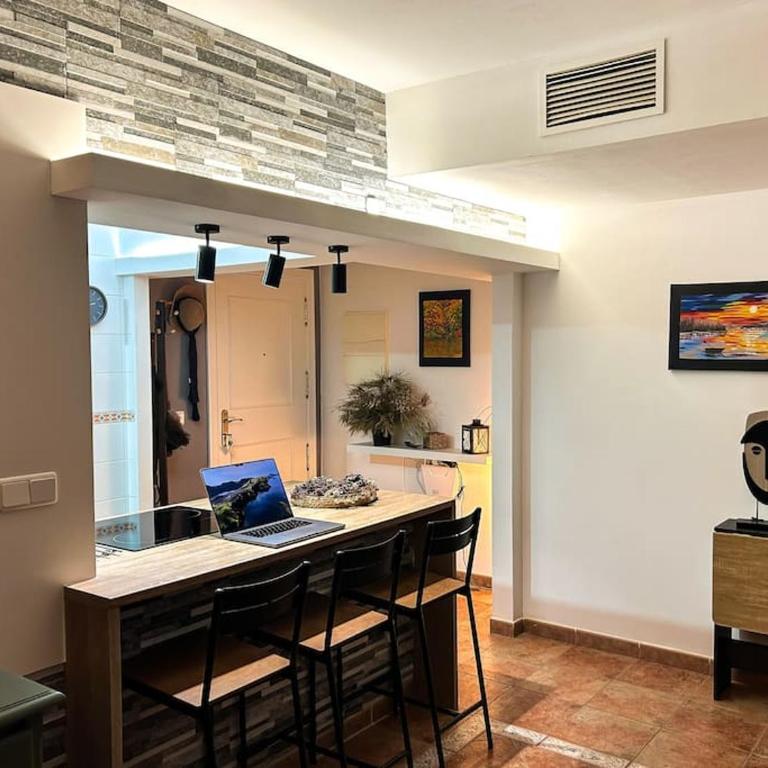 Modern Beach Duplex with BBQ Rooftop - Apartamento Deluxe de 2 dormitorios con vistas al jardín - 20