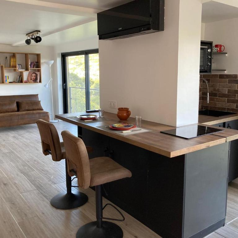 Loft dans les Collines de l'Estaque - Chambre Double avec Salle de Bains Privative - 1