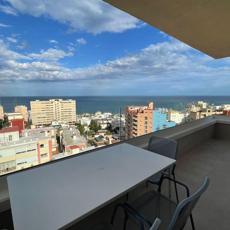 Glamour suite con vistas panorámicas mar y montaña Torremolinos - Apartamento de 1 dormitorio - 2