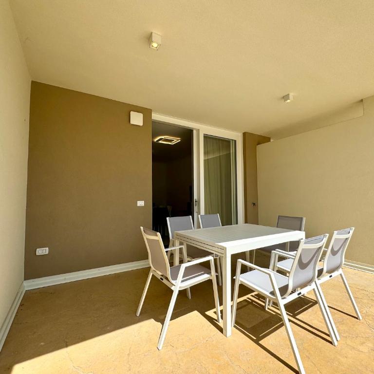 Residence Wave Island - Carraro Immobiliare - Family Apartments - Appartamento con 2 Camere da Letto e Vista Piscina - 4