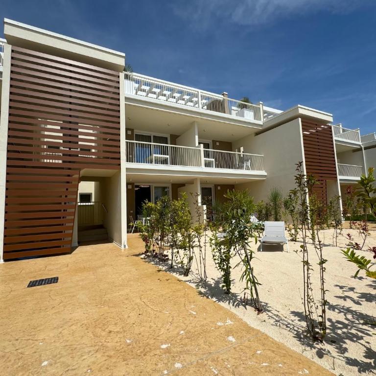 Residence Wave Island - Carraro Immobiliare - Family Apartments - Appartamento con 2 Camere da Letto e Vista Piscina - 7