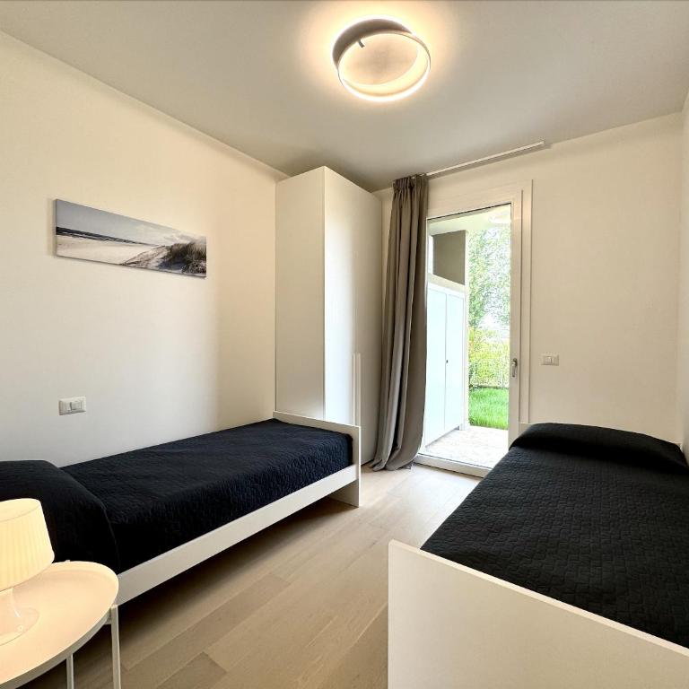 Residence Wave Island - Carraro Immobiliare - Family Apartments - Appartamento con 2 Camere da Letto e Vista Piscina - 13