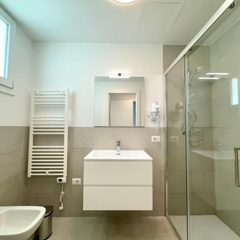 Residence Wave Island - Carraro Immobiliare - Family Apartments - Appartamento con 2 Camere da Letto e Vista Piscina - 15