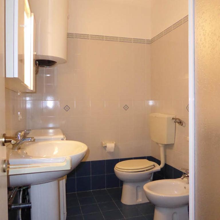 880 - Appartamento trilocale a Marcelli con portico e giardino, climatizzato - SPIAGGIA AL WHITE BEACH CLUB INCLUSA - Appartamento con 2 Camere da Letto - 10
