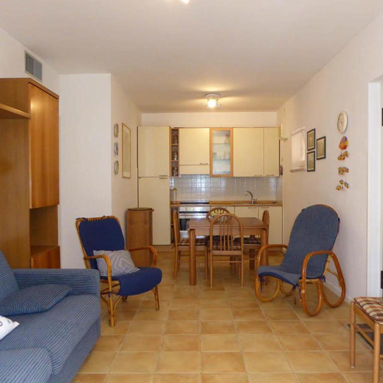 880 - Appartamento trilocale a Marcelli con portico e giardino, climatizzato - SPIAGGIA AL WHITE BEACH CLUB INCLUSA - Appartamento con 2 Camere da Letto - 6