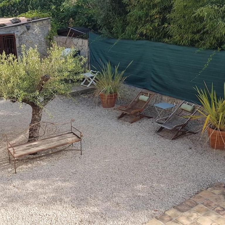 Gîte et studio indépendant idéal Famille - Maison 4 Chambres - 25