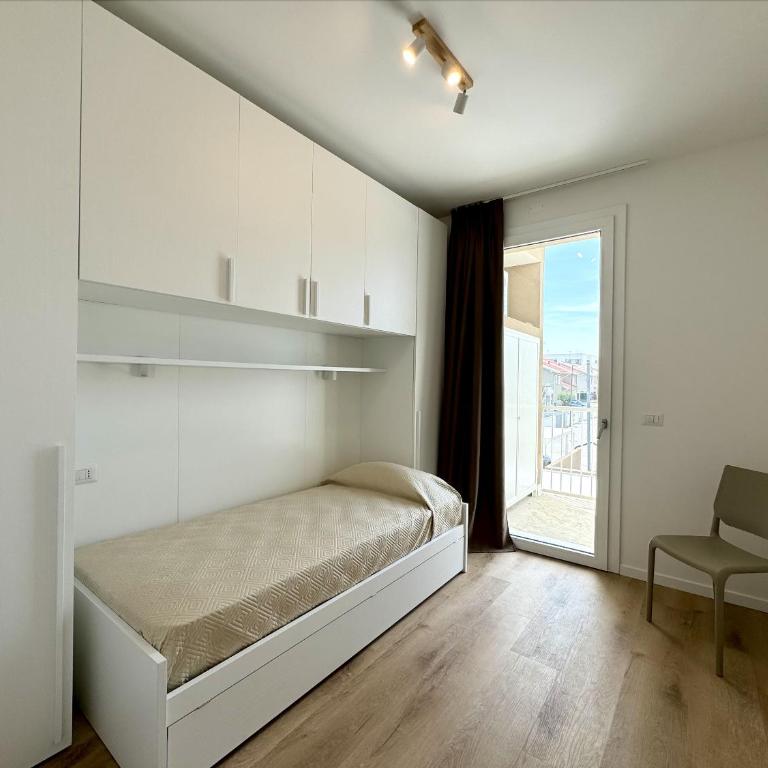 Residence Wave Island - Carraro Immobiliare - Family Apartments - Appartamento con 2 Camere da Letto e Vista Piscina - 19