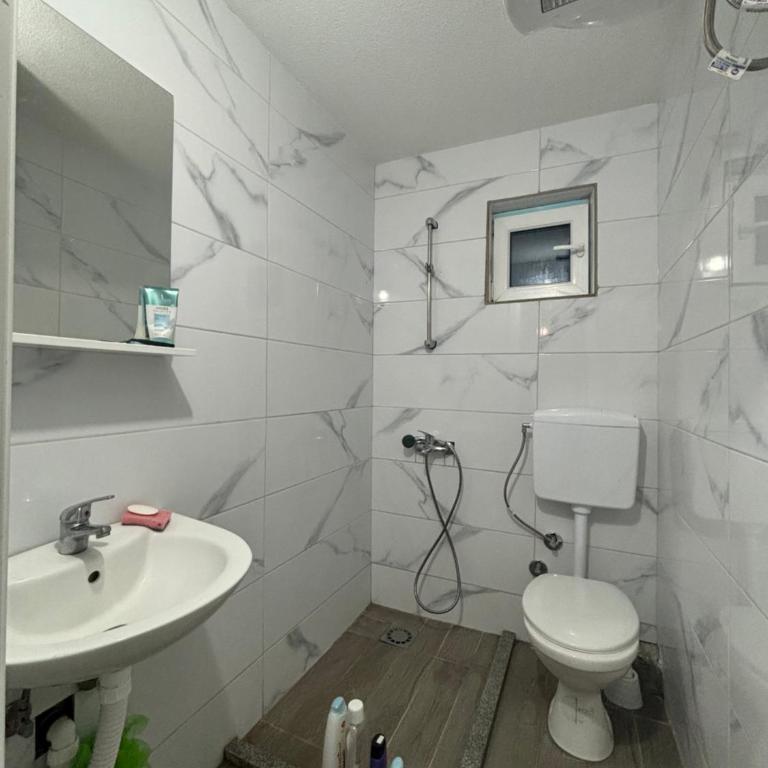 Apartments Ramčić - Three-Bedroom Apartment - 6