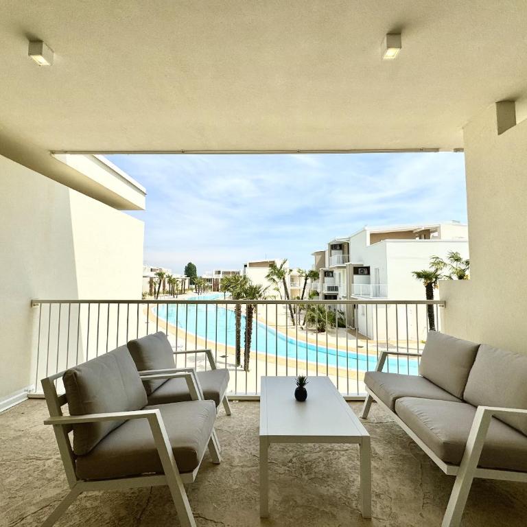 Residence Wave Island - Carraro Immobiliare - Family Apartments - Appartamento con 2 Camere da Letto e Vista Piscina - 23